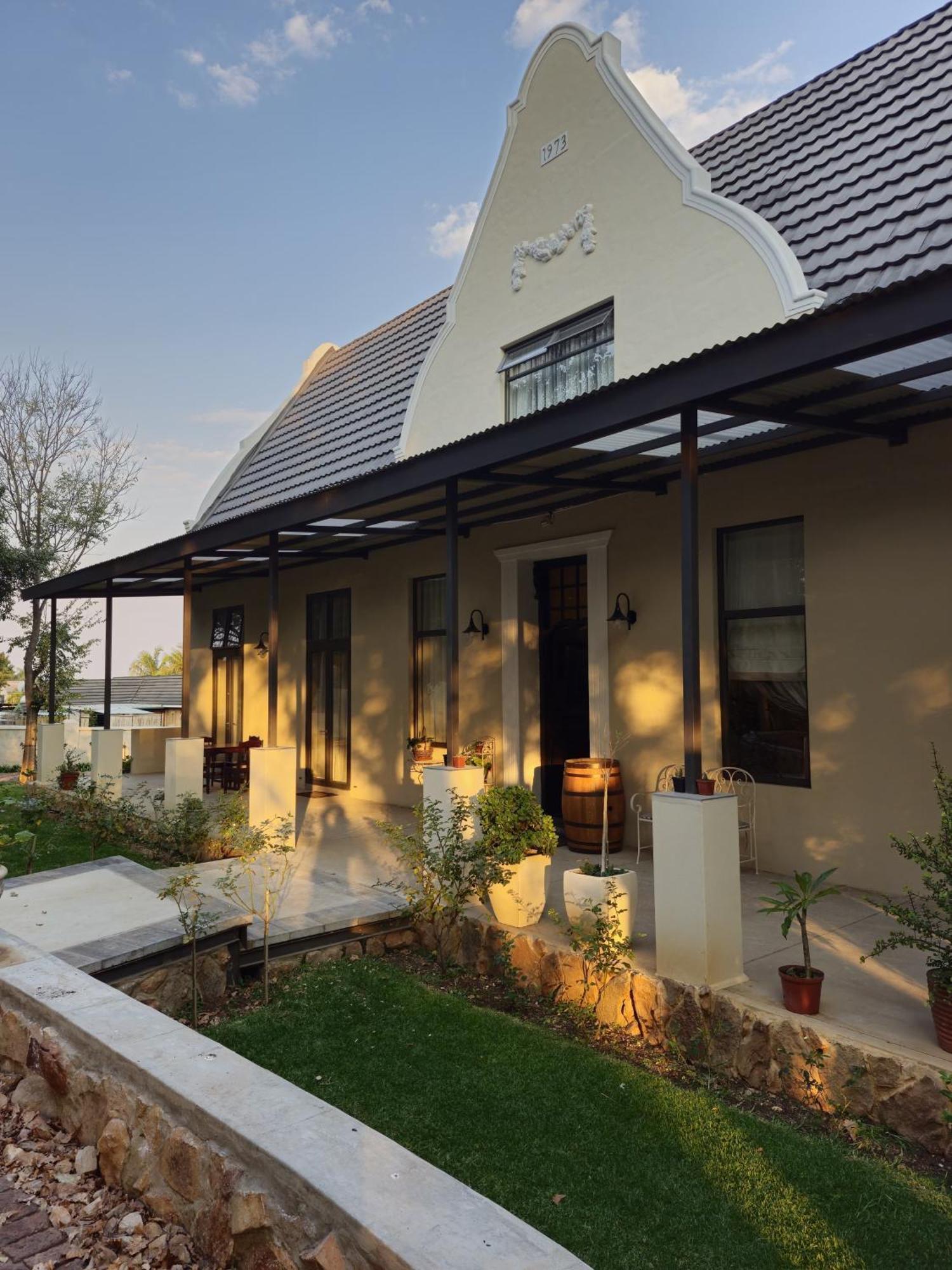 Le Chateau Guest House And Conference Centre Kempton Park Exterior foto