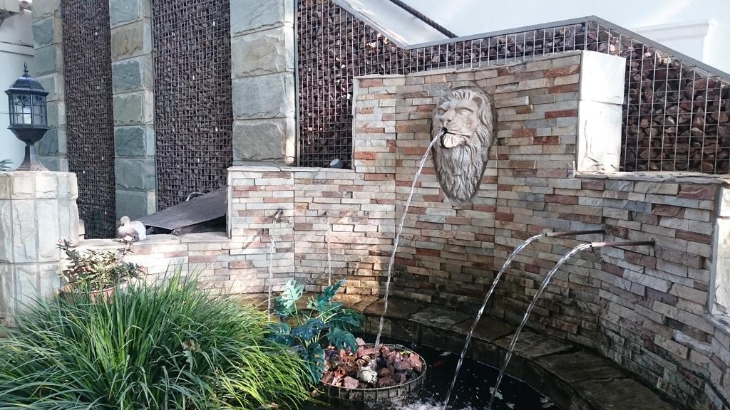 Le Chateau Guest House And Conference Centre Kempton Park Exterior foto
