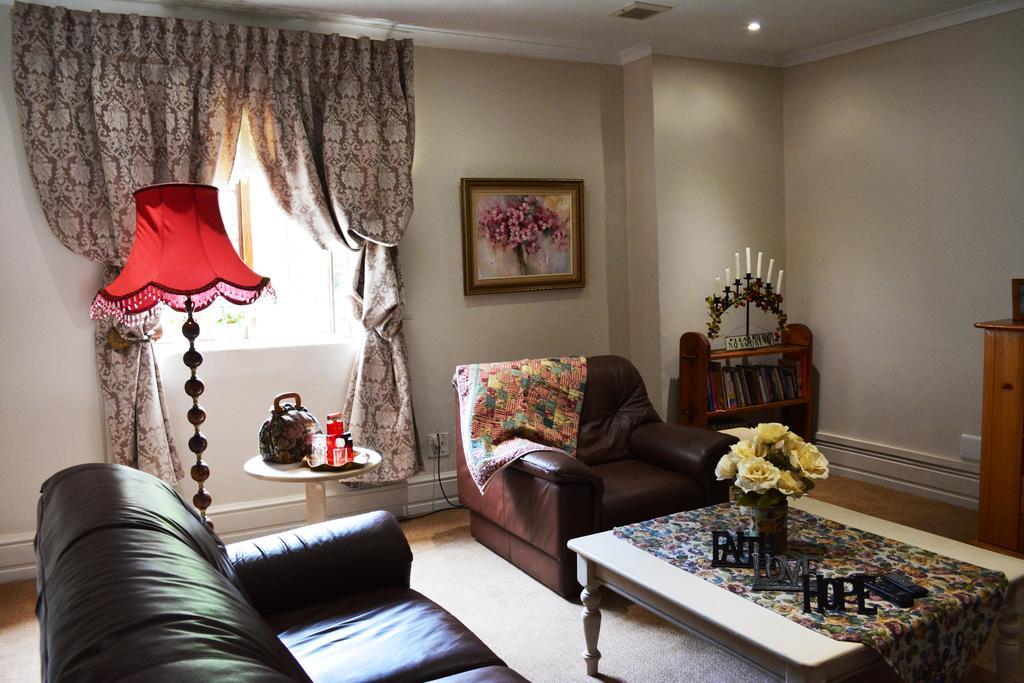 Le Chateau Guest House And Conference Centre Kempton Park Exterior foto