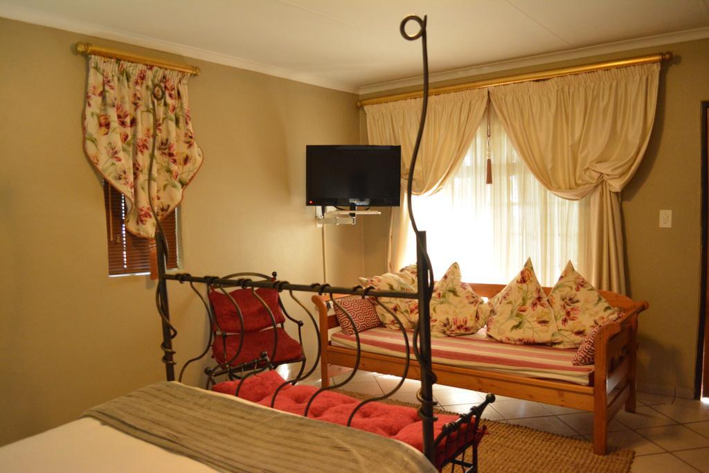 Le Chateau Guest House And Conference Centre Kempton Park Exterior foto